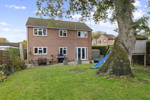 4 bedroom detached house for sale, Nightingale Road, Petersfield, GU32