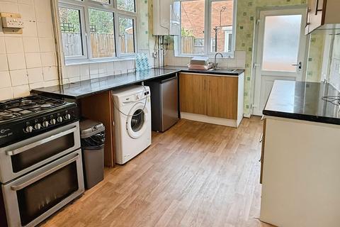 3 bedroom semi-detached house for sale, Kent Drive, Oadby, LE2