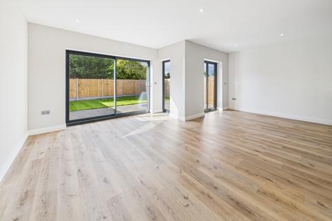 4 bedroom semi-detached house for sale, Redheath Close, Watford, WD25