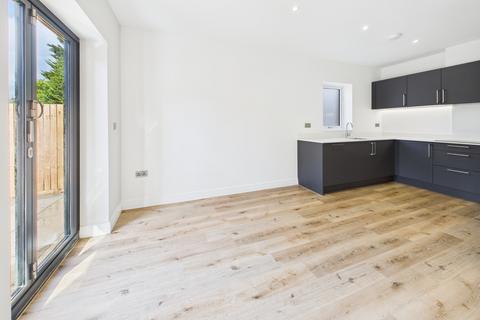 4 bedroom semi-detached house for sale, Redheath Close, Watford, WD25