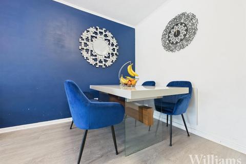 2 bedroom flat for sale, Tring Road, Aylesbury HP20