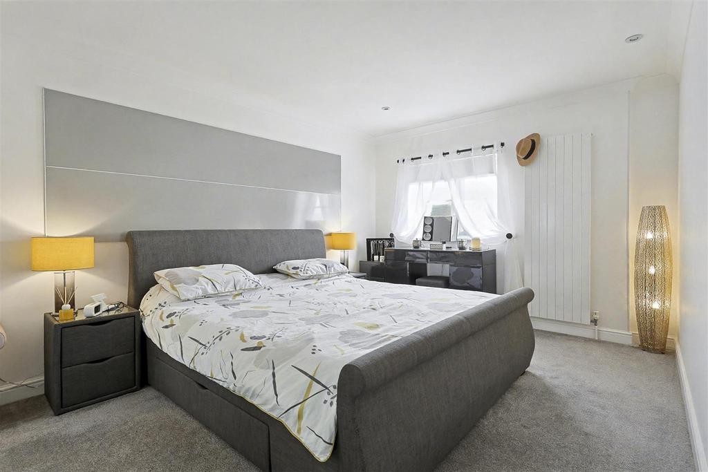 Bed 1.jpg