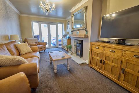 4 bedroom semi-detached house for sale, Saville Close, Hinckley