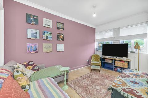 Garratt Lane, London, SW17
