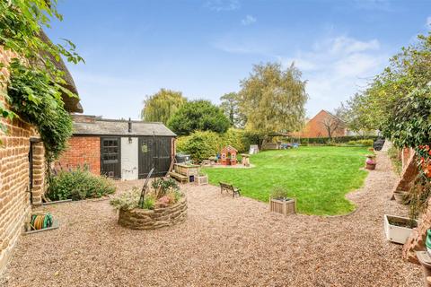 5 bedroom cottage for sale, High Street, Crick, Northampton