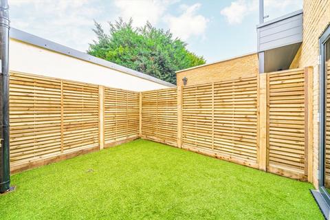 2 bedroom flat for sale, Merton Road, South Wimbledon SW19