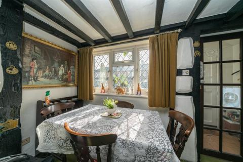 3 bedroom end of terrace house for sale, New Road, Croxley Green