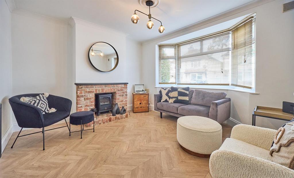 Lounge to front