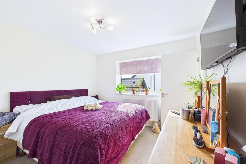 Bedroom 1.jpg