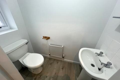 3 bedroom semi-detached house to rent, Dairyfields Way, Stoke-on-Trent, ST1