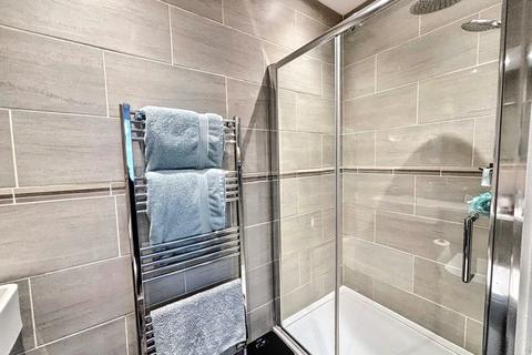 4 bedroom flat for sale, Alum Chine