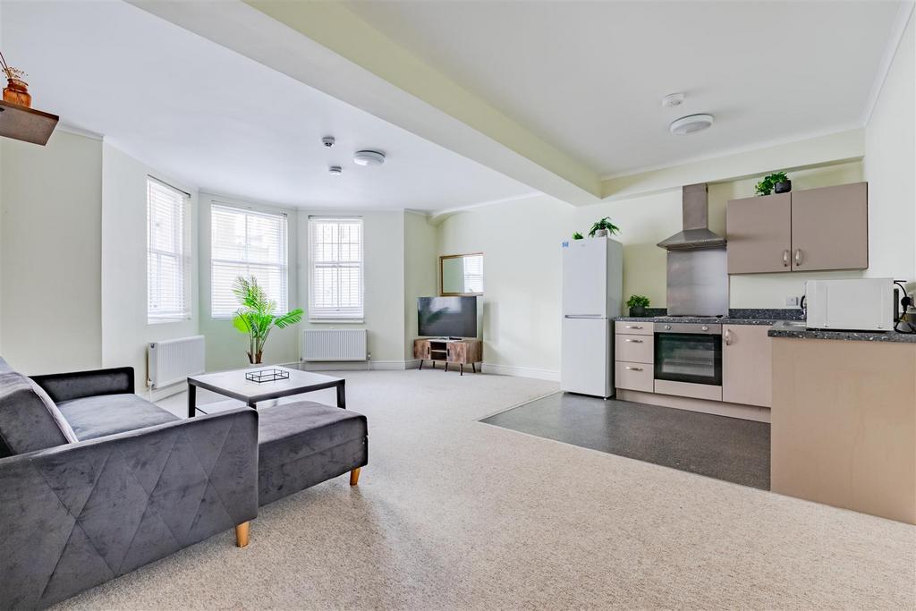 Open Plan Living Room/Kitchen
