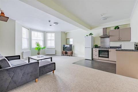 2 bedroom flat to rent, First Avenue, Hove