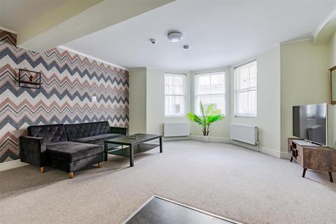 2 bedroom flat to rent, First Avenue, Hove