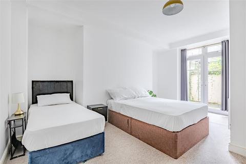 2 bedroom flat to rent, First Avenue, Hove