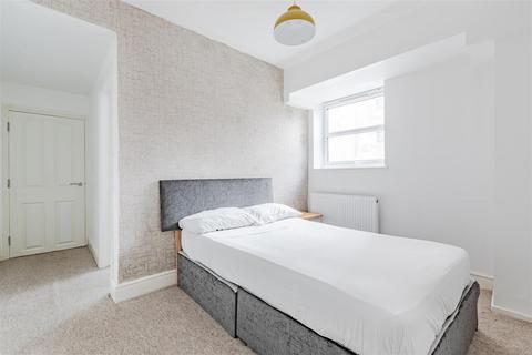 2 bedroom flat to rent, First Avenue, Hove