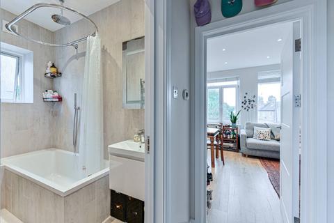 1 bedroom flat to rent, Garratt Lane, Earlsfield, London, SW17