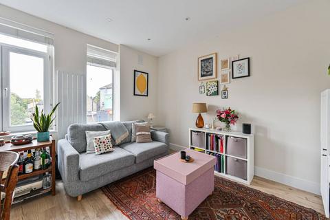 1 bedroom flat to rent, Garratt Lane, Earlsfield, London, SW17