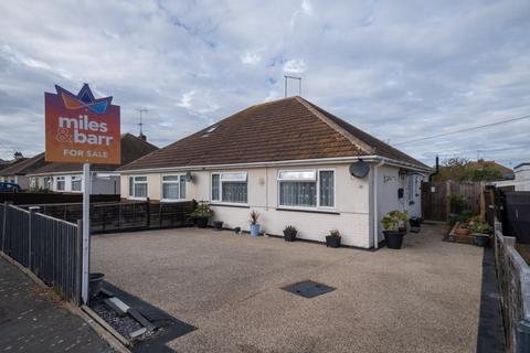 2 bedroom bungalow for sale, Woodman Avenue, Whitstable, Kent, CT5