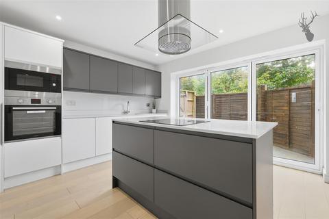 undefined, Roding Lane, Buckhurst Hill IG9