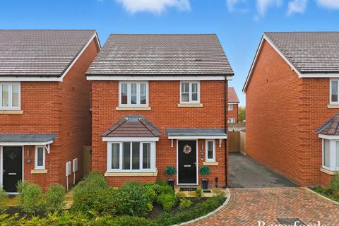 3 bedroom detached house for sale, Blackwater Drive, Dunmow, CM6