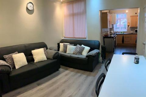 6 bedroom house to rent, Haydn Avenue, Manchester M14