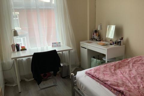 6 bedroom house to rent, Haydn Avenue, Manchester M14