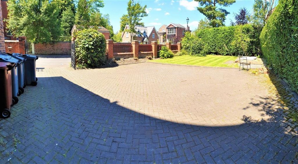 Spacious, paved driveway and front garden with ...