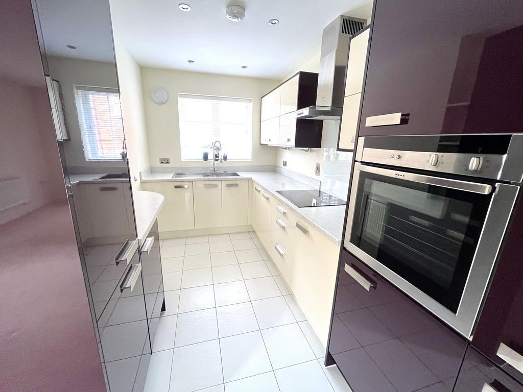 Kitchen (b)