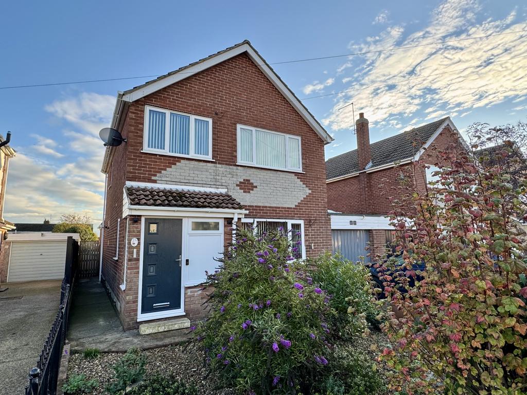 3 Bedroom House - link detached for Sale