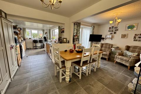 3 bedroom link detached house for sale, West Street, Leven, HU17 5LE