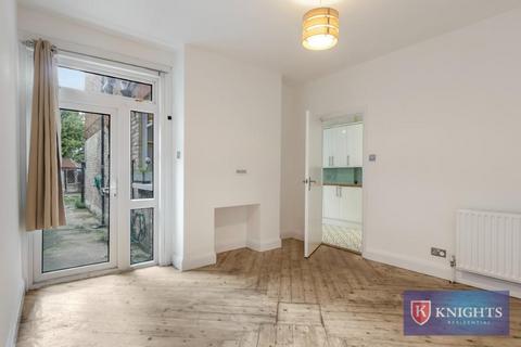 3 bedroom flat for sale, Lansdowne Road , Bruce Grove, London, N17