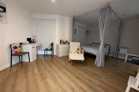 undefined, Xq7, Taylorson Street South, Salford