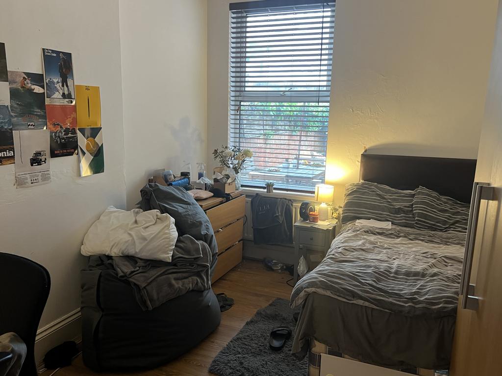Bedroom 2.JPG