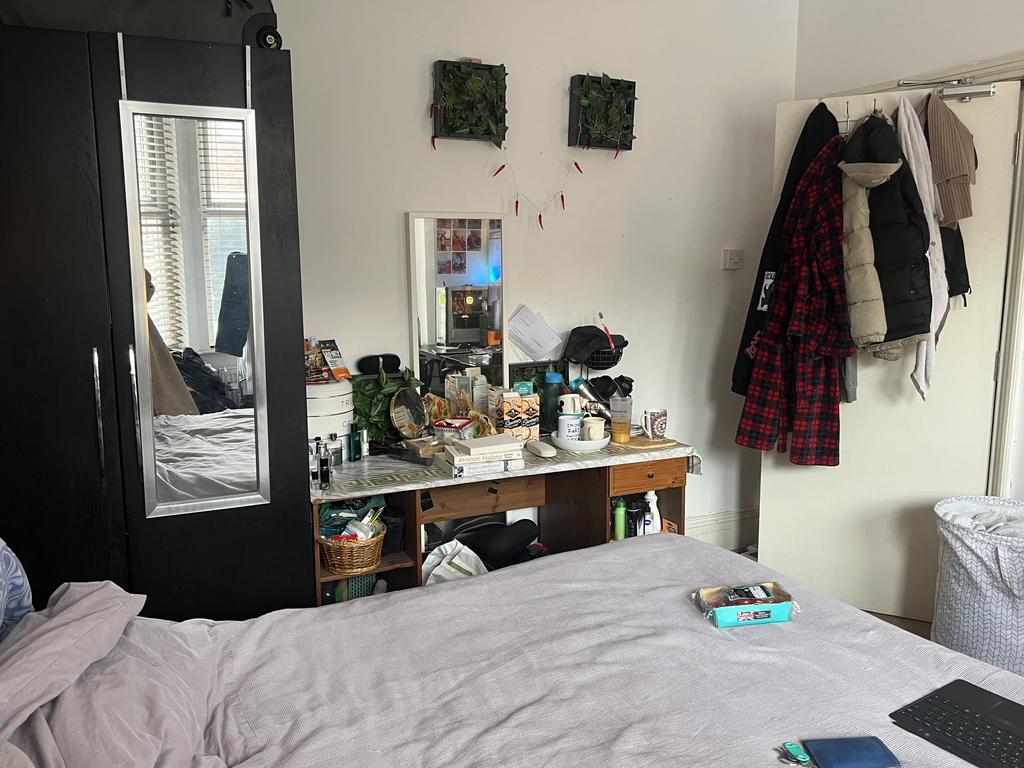 Bedroom 8.JPG