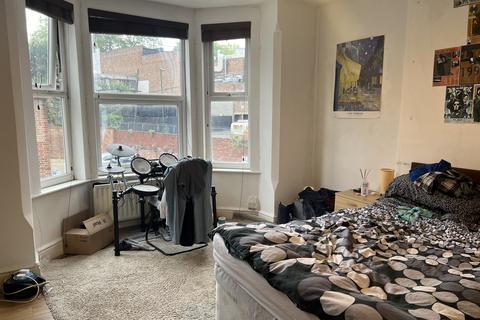 6 bedroom terraced house to rent, Nottingham NG7