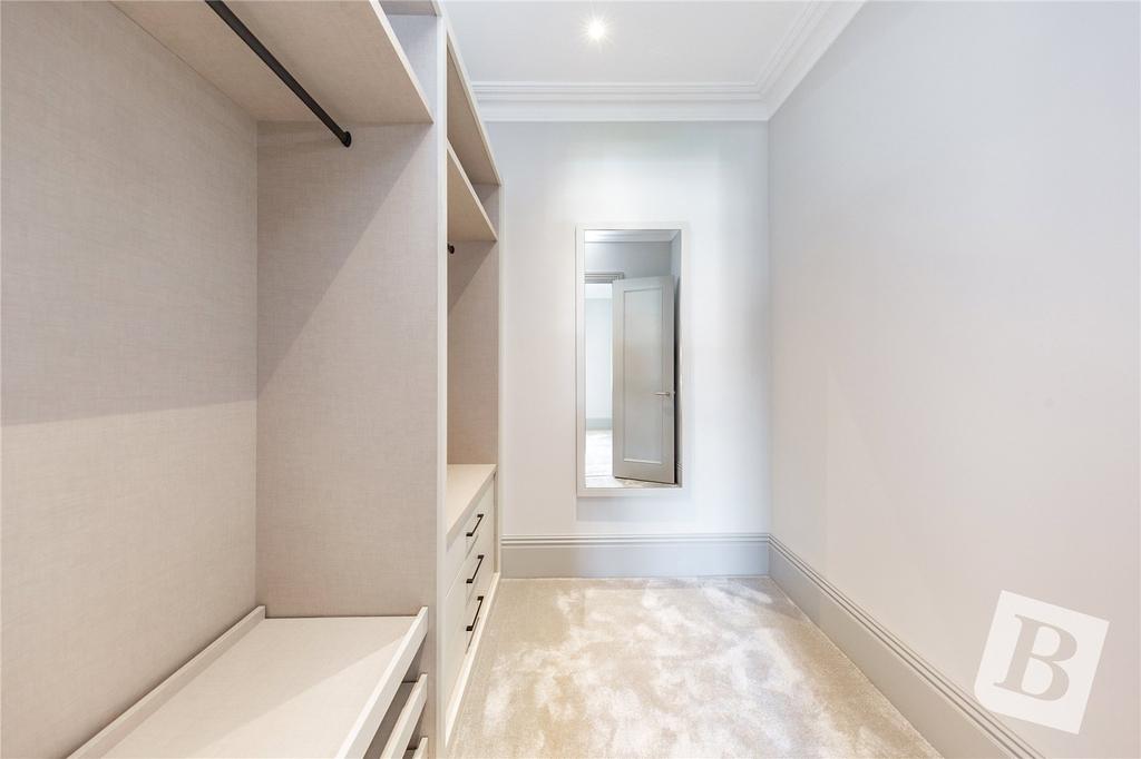 Walk-In Wardrobe