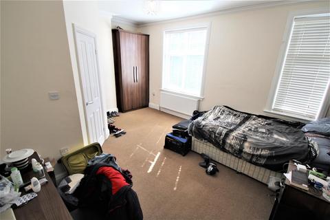 St Michaels Villas, Headingley, Leeds, LS6 3AF