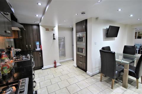 1 bedroom in a house share to rent, St Michaels Villas, Headingley, Leeds, LS6 3AF