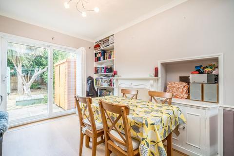 undefined, Dean Road, Hampton TW12