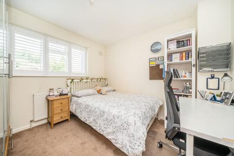 undefined, Dean Road, Hampton TW12