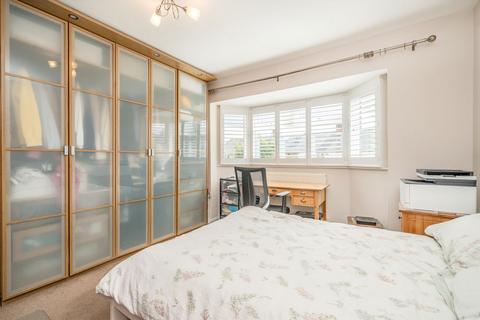 undefined, Dean Road, Hampton TW12