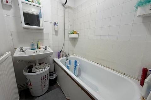 Flat 52, Selman House Hedgers Grove, London, E9 5AP