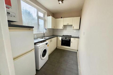 3 bedroom flat for sale, Kingshill Avenue, Hayes, Middlesex, UB4 8BY