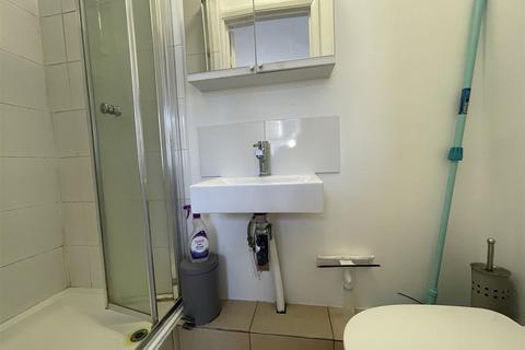 Studio to rent, St. Margarets Road, London