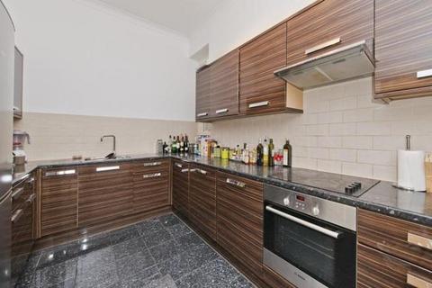 4 bedroom flat to rent, Earls Court Square, Earls Court SW5
