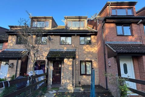 2 bedroom flat for sale, 144 Peerless Drive, Harefield, Uxbridge, Middlesex, UB9 6JQ