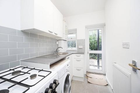 2 bedroom flat to rent, Hilsea Street, Clapton, London, E5