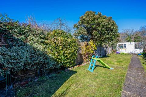 82 Broad Street, Wood Street Village, Guildford, GU3 3BE