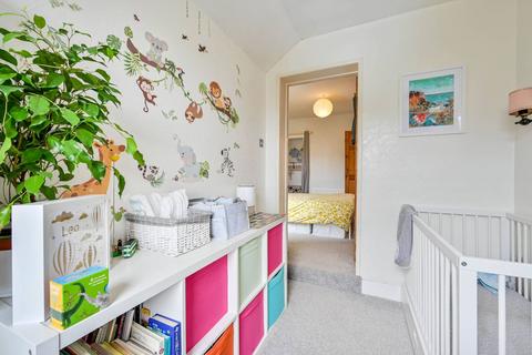 82 Broad Street, Wood Street Village, Guildford, GU3 3BE